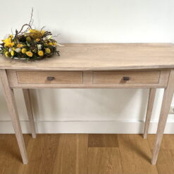 Vooraanzicht sidetable