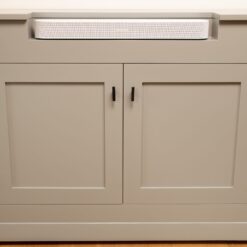 Vooraanzicht van TV-kast met soundbar