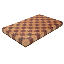 SNP2503281-Kopshouten-snijplank-esdoorn-en-padoek-in-dekenmotief-Schuin-vooraanzicht