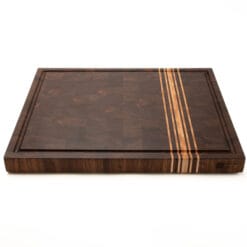 SNP26013101 - Kopshouten snijplank Amerikaans notenhout met banden 50 x 40 x 4 - Vooraanzicht 2